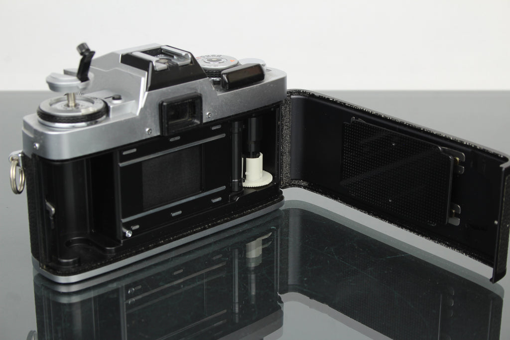 Minolta XG-M + 45mm 1:2 Minolta MD Rokkor lens