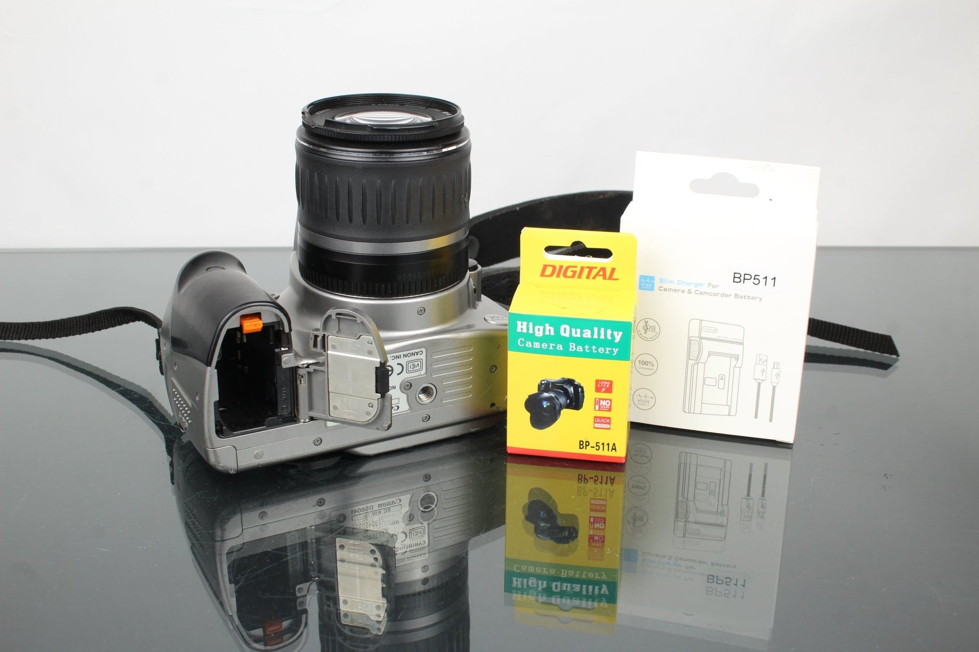 Canon 300D Digital + EFS 18 - 55mm 1:3.5 - 5.6 - Dutch|Thrift