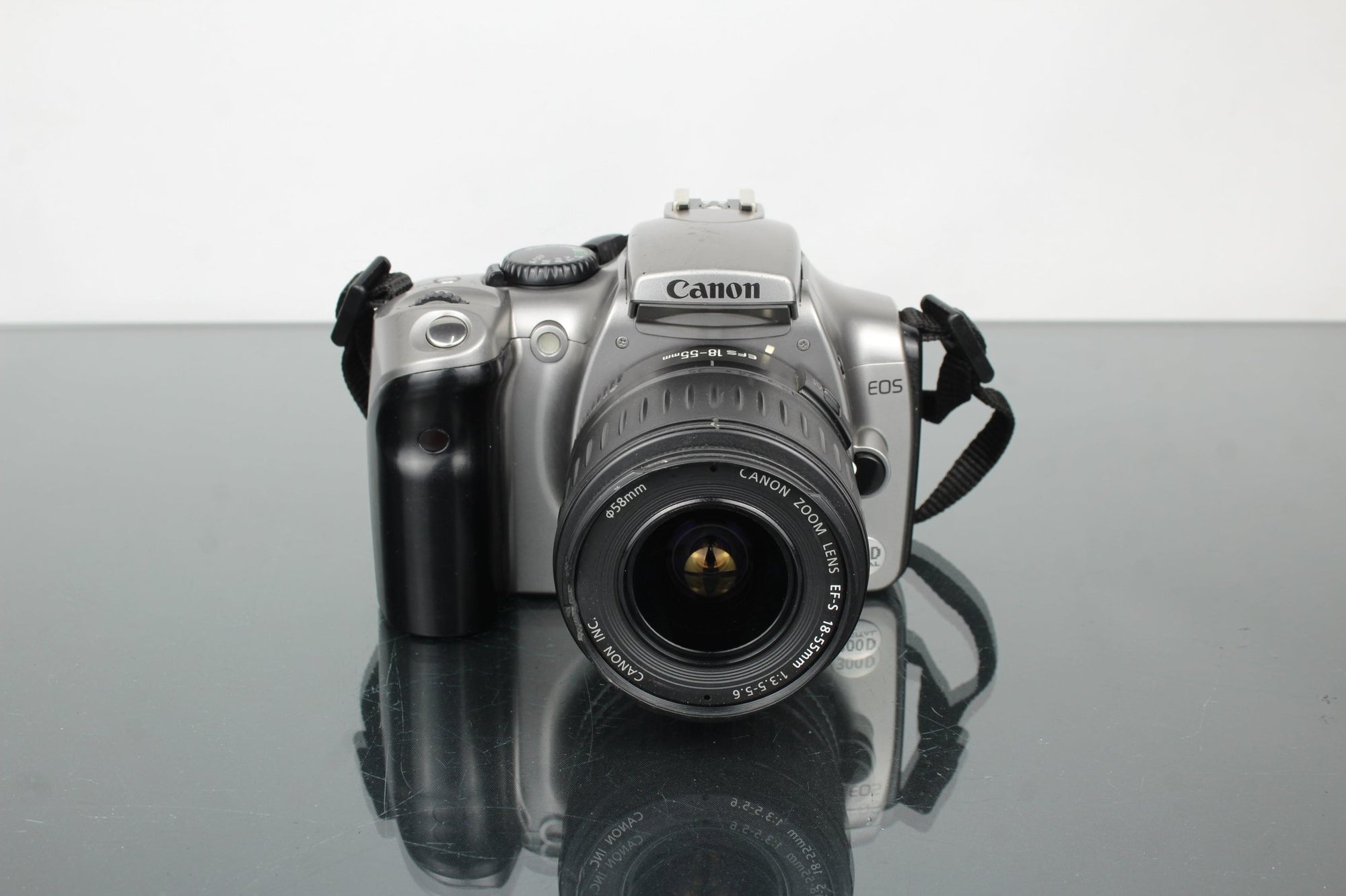 Canon 300D Digital + EFS 18 - 55mm 1:3.5 - 5.6 - Dutch|Thrift