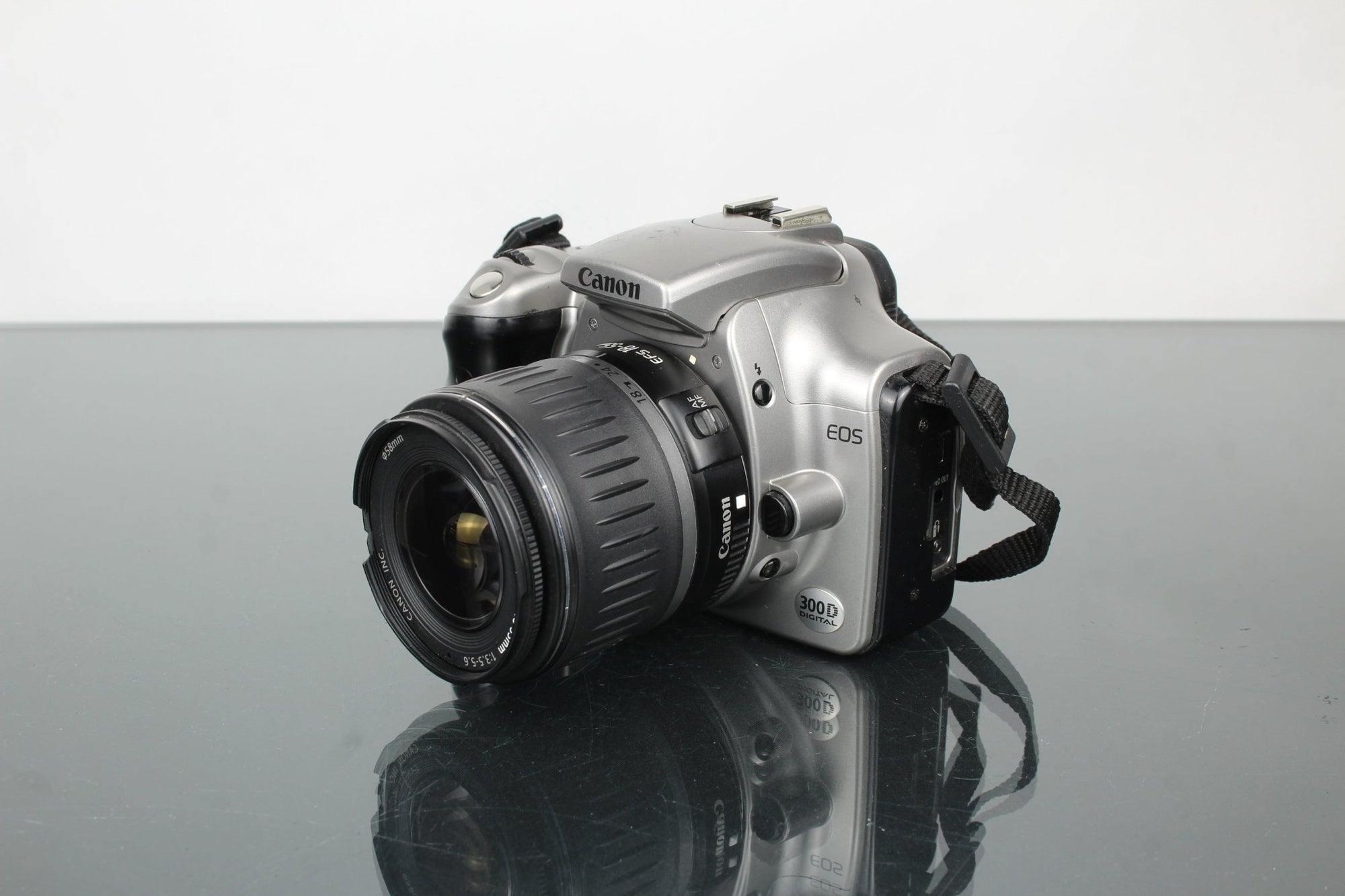 Canon 300D Digital + EFS 18 - 55mm 1:3.5 - 5.6 - Dutch|Thrift