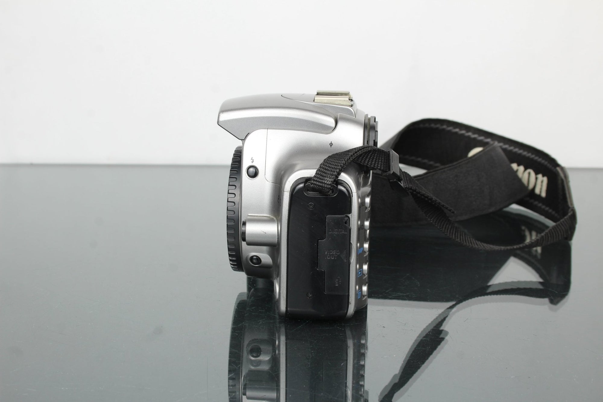 Canon EOS 300D - Dutch|Thrift