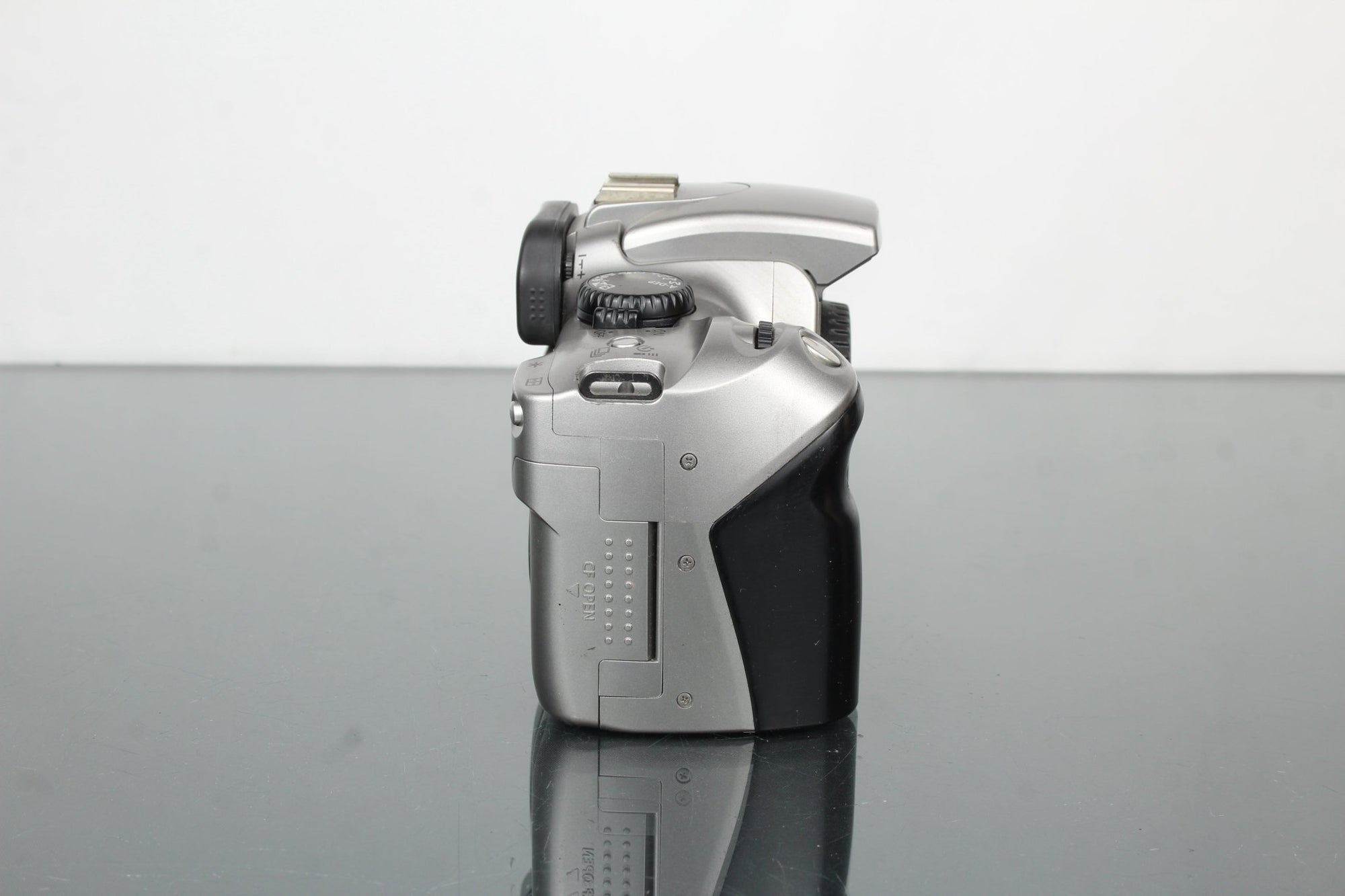 Canon EOS 300D - Dutch|Thrift