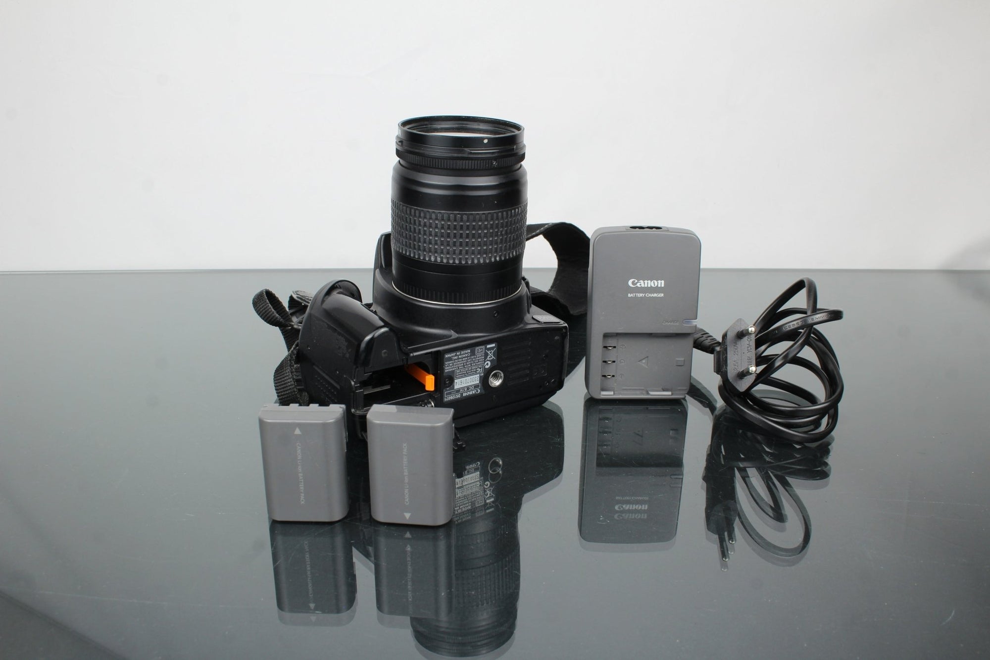 Canon EOS 350D + 28 - 80mm canon lens - Dutch|Thrift