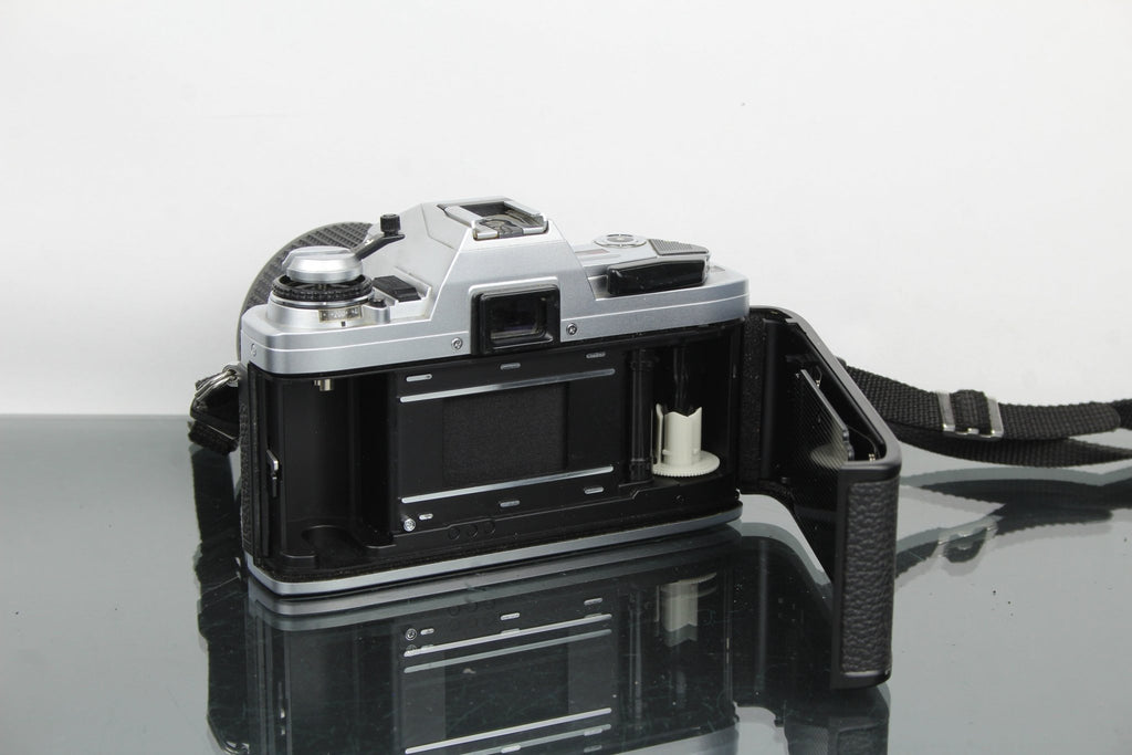 Minolta X - 300 + MD Zoom 35 - 70mm 1:3.5 - Dutch|Thrift