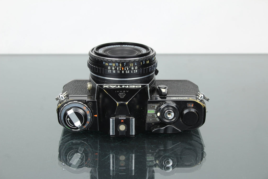 Pentax ME + Pentax smc 1:2.8 40mm lens - Dutch|Thrift