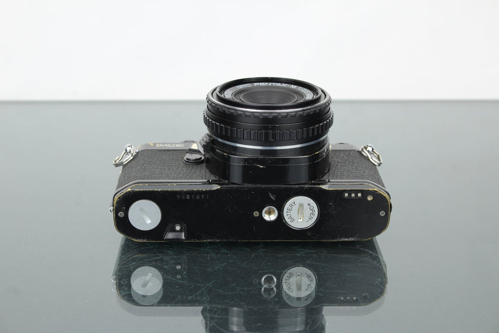 Pentax ME + Pentax smc 1:2.8 40mm lens - Dutch|Thrift