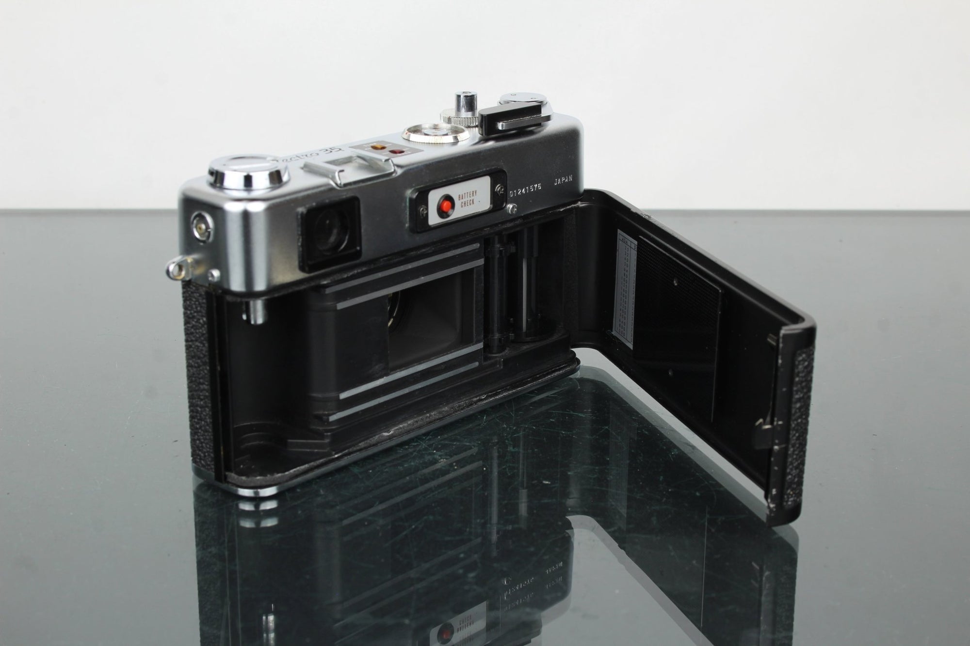 Yashica Electro 35 GS - Dutch|Thrift
