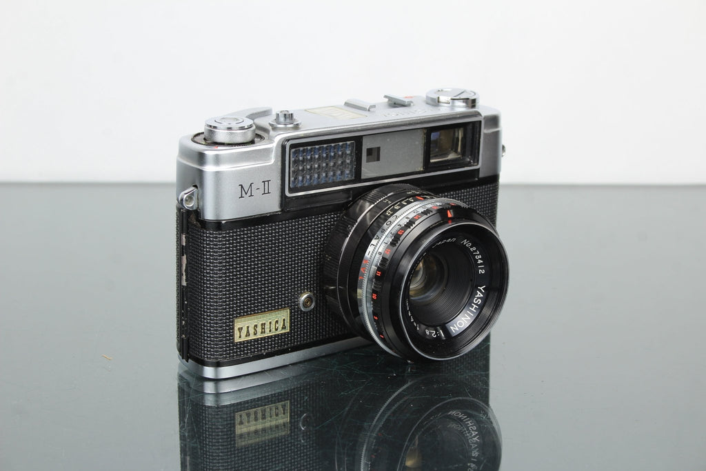 Yashica M - II + Yashinon 1:2.8 f=4.5cm - Dutch|Thrift