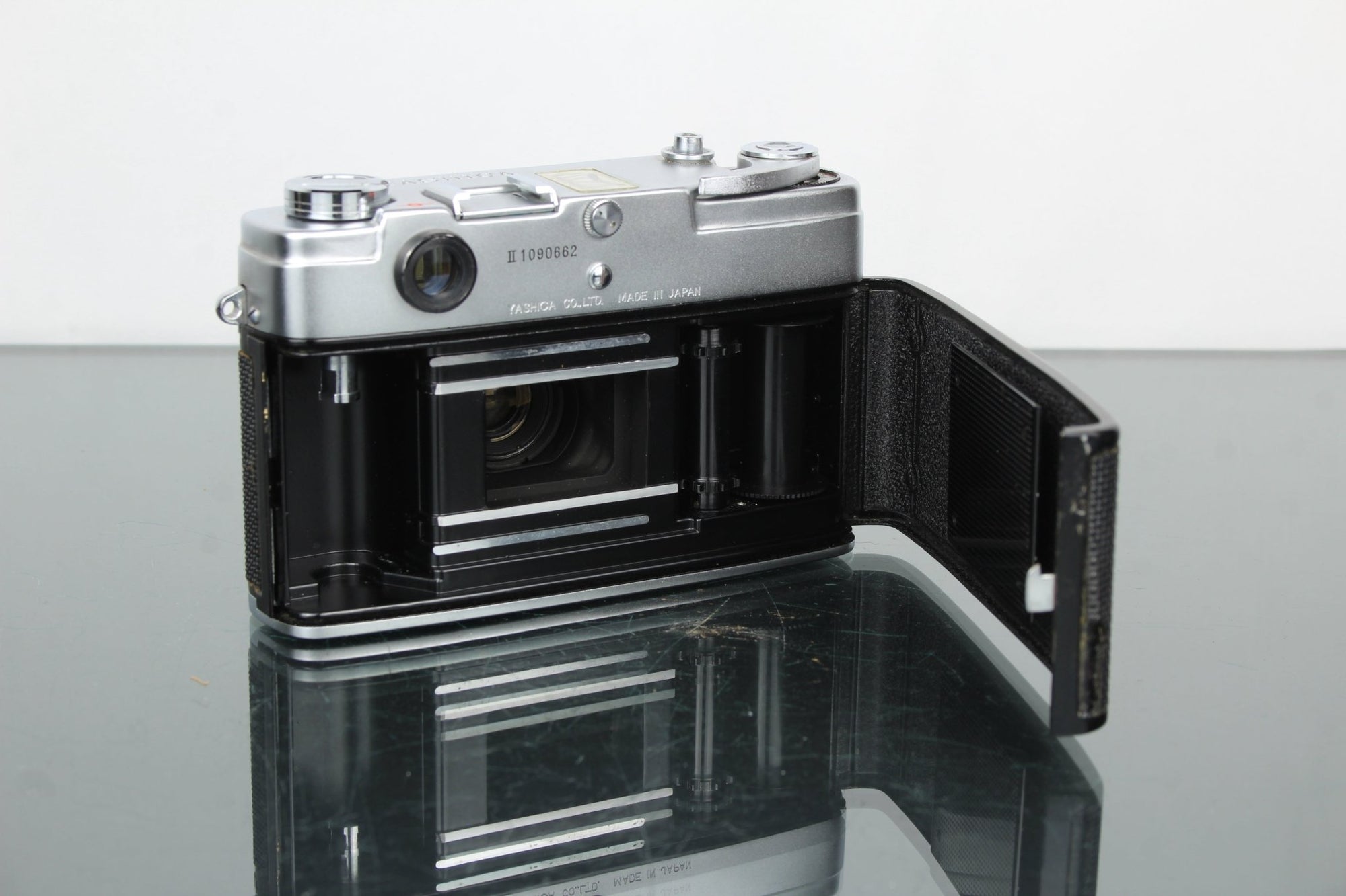 Yashica M - II + Yashinon 1:2.8 f=4.5cm - Dutch|Thrift