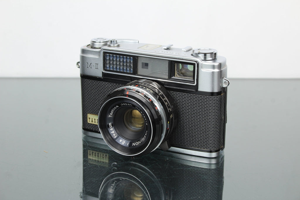 Yashica M - II + Yashinon 1:2.8 f=4.5cm - Dutch|Thrift