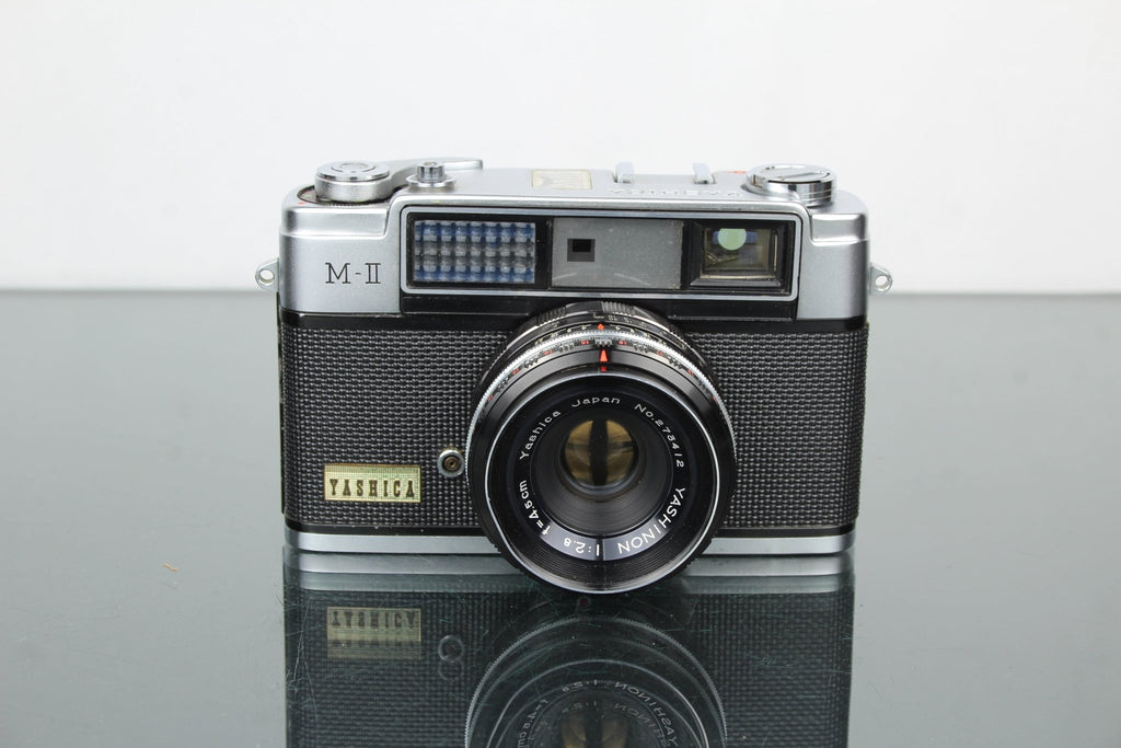 Yashica M - II + Yashinon 1:2.8 f=4.5cm - Dutch|Thrift