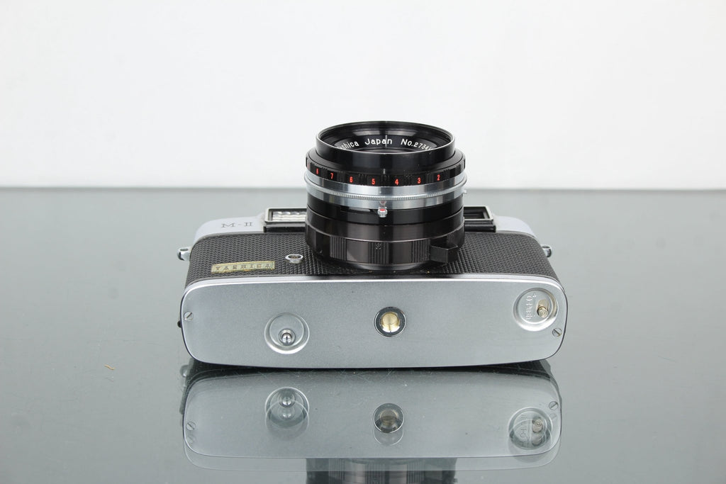 Yashica M - II + Yashinon 1:2.8 f=4.5cm - Dutch|Thrift