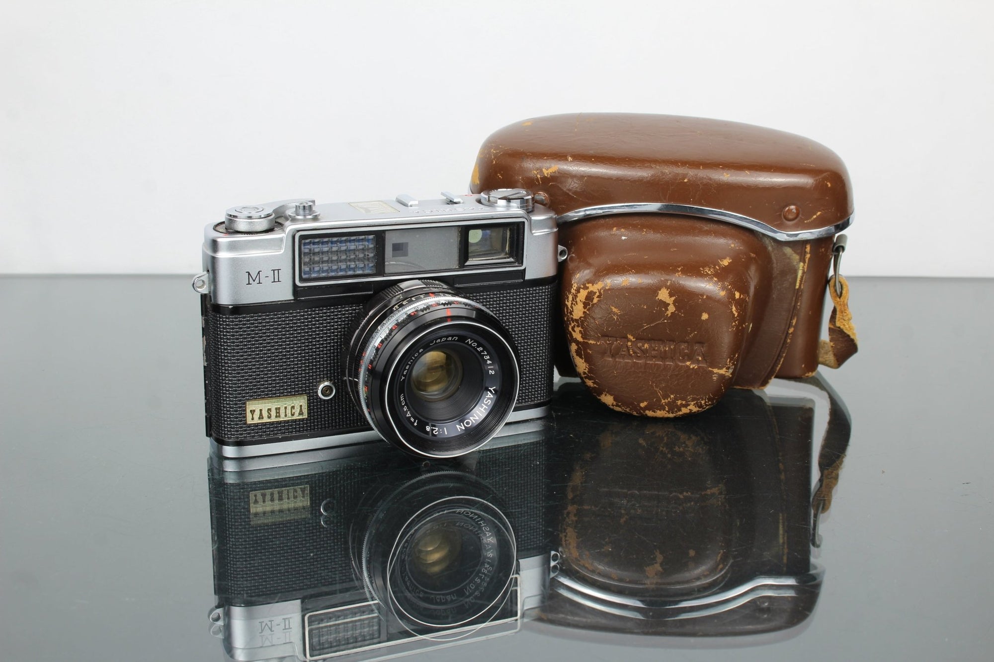 Yashica M - II + Yashinon 1:2.8 f=4.5cm - Dutch|Thrift
