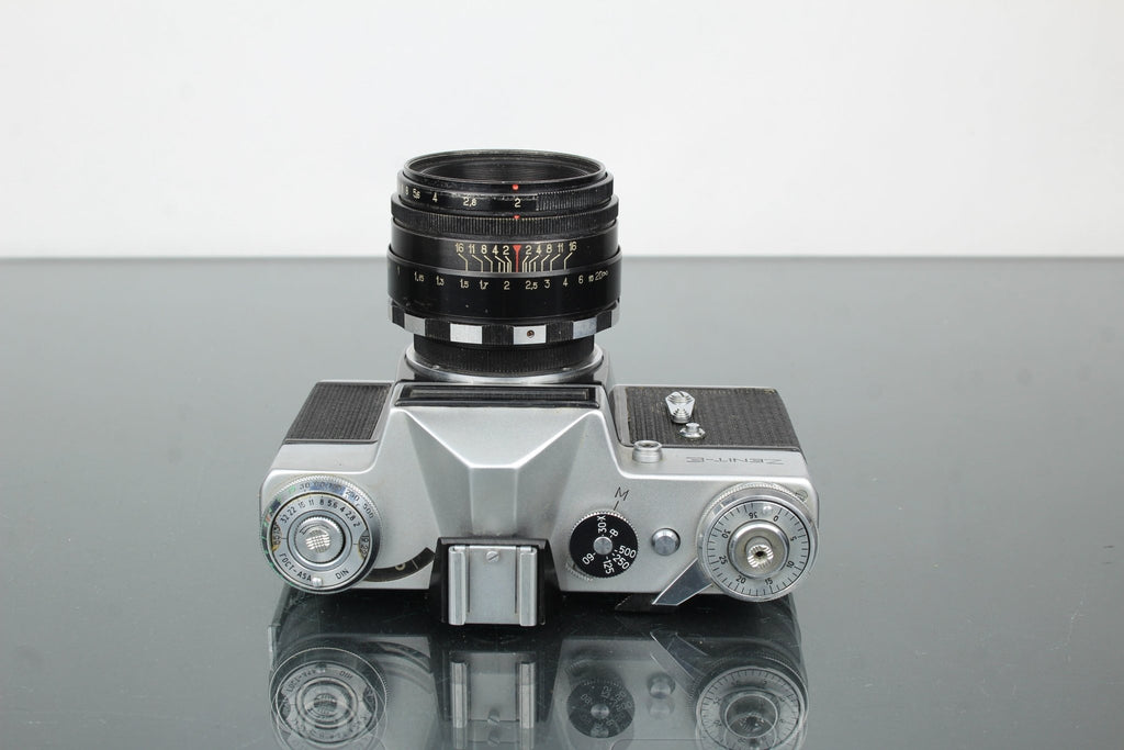 Zenit - E + Helios 44 - 2 2/58 lens - Dutch|Thrift